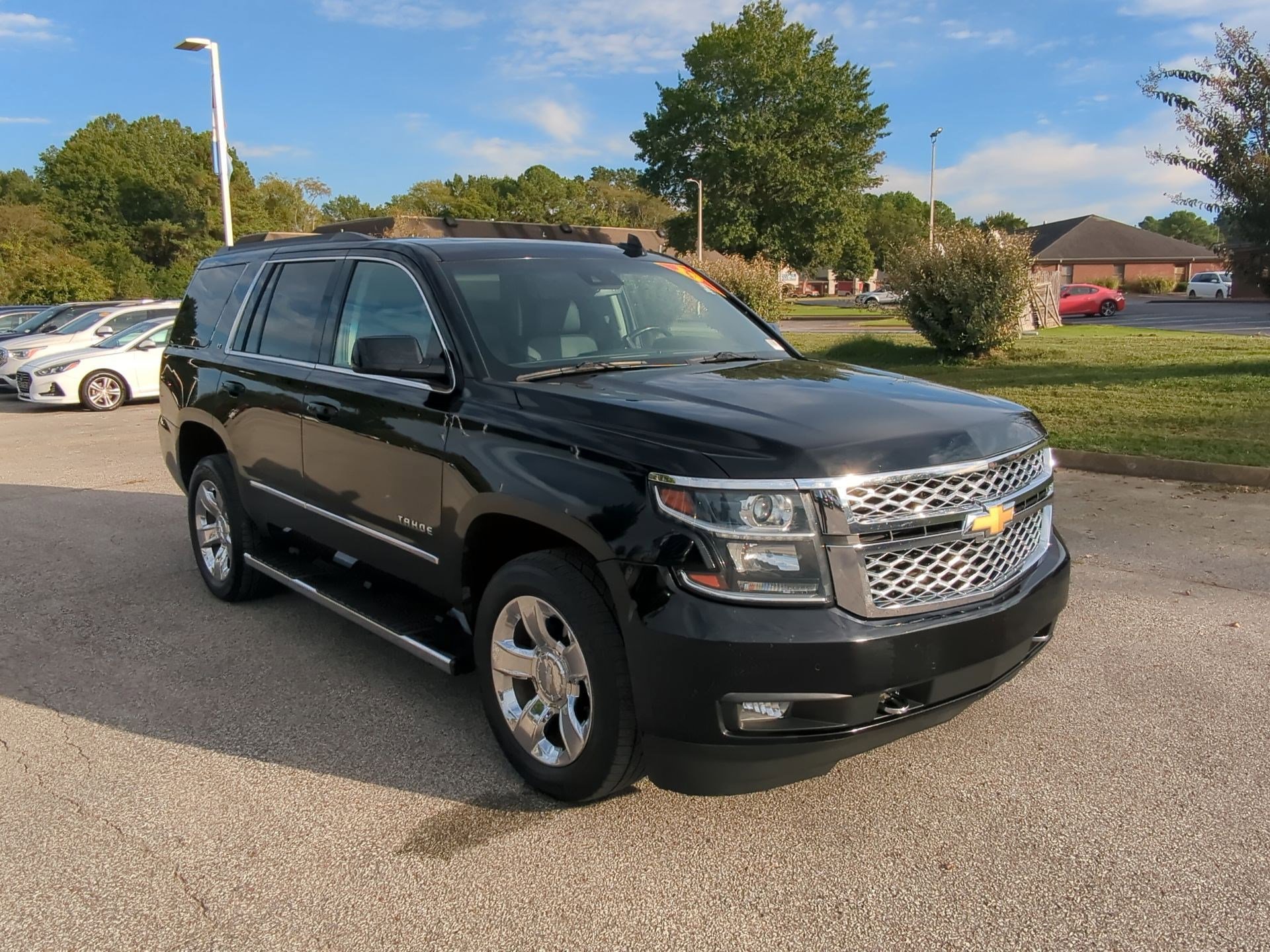 2019 Chevrolet Tahoe LT photo 2