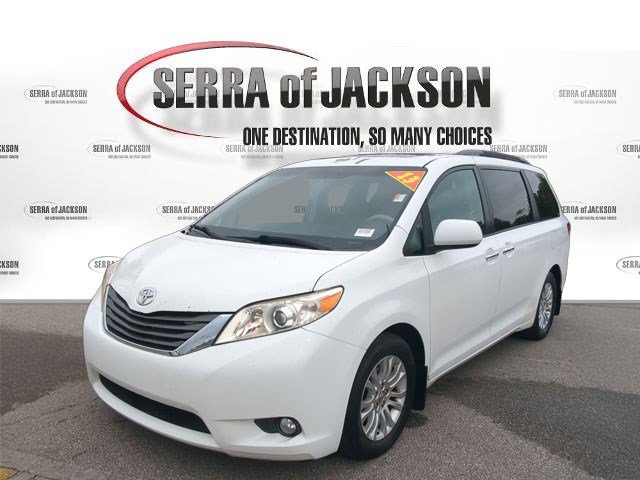 2013 Toyota Sienna XLE photo 4