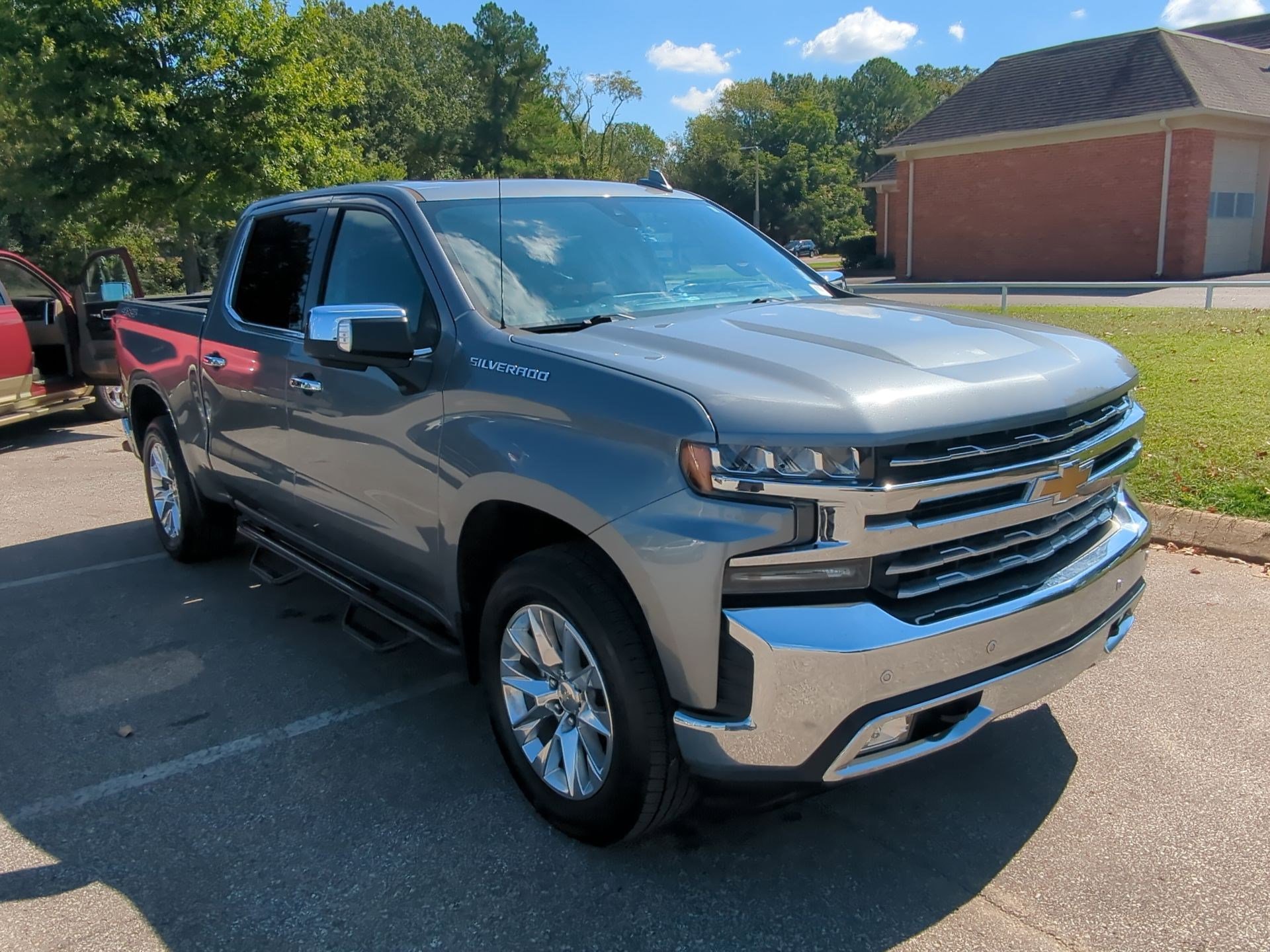2020 Chevrolet Silverado 1500 LTZ photo 2