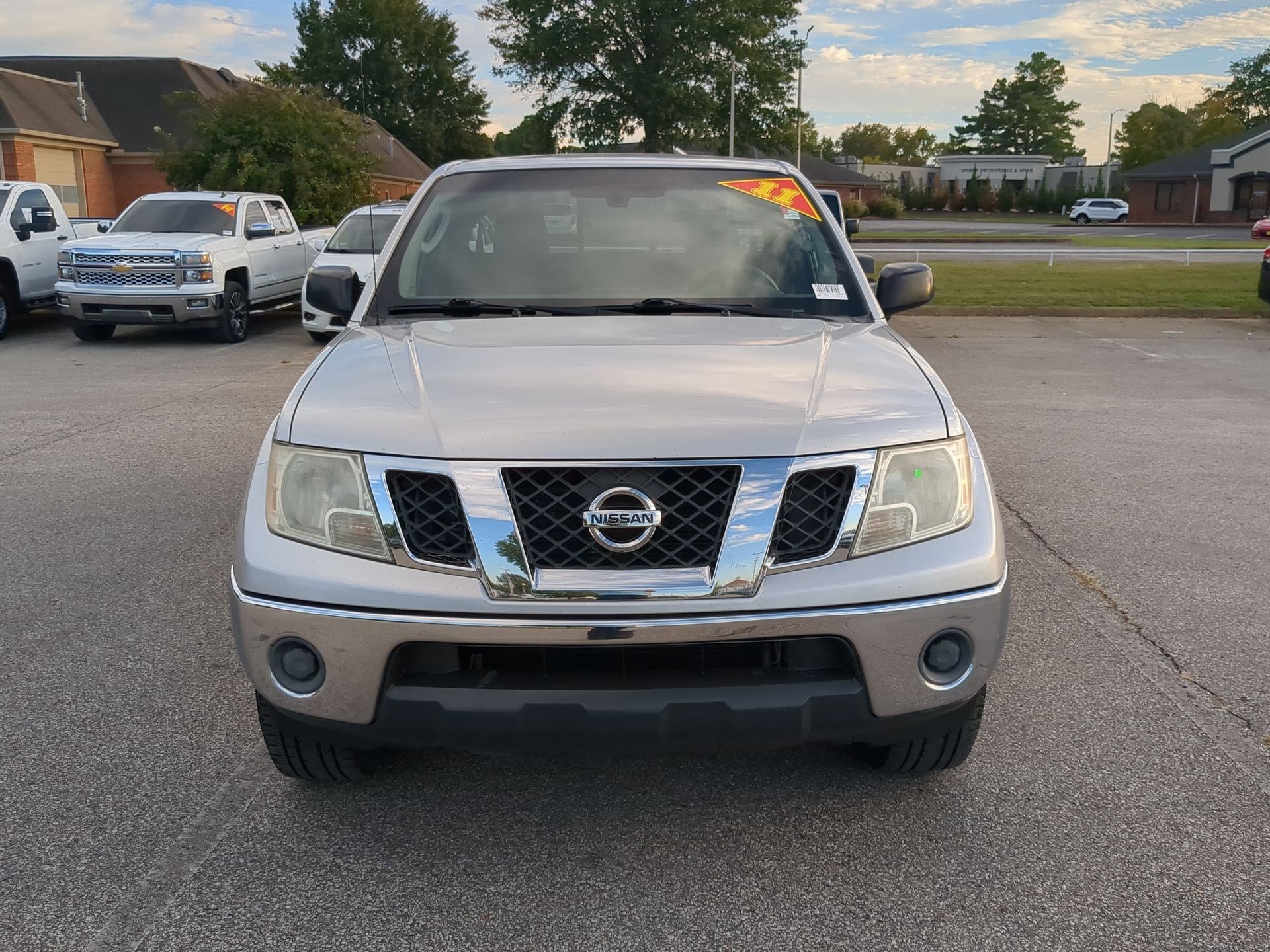 2011 Nissan Frontier SV photo 3