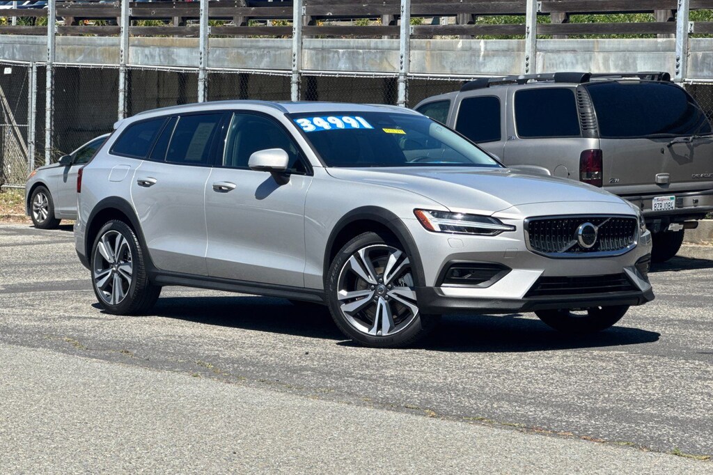 Used 2025 Volvo