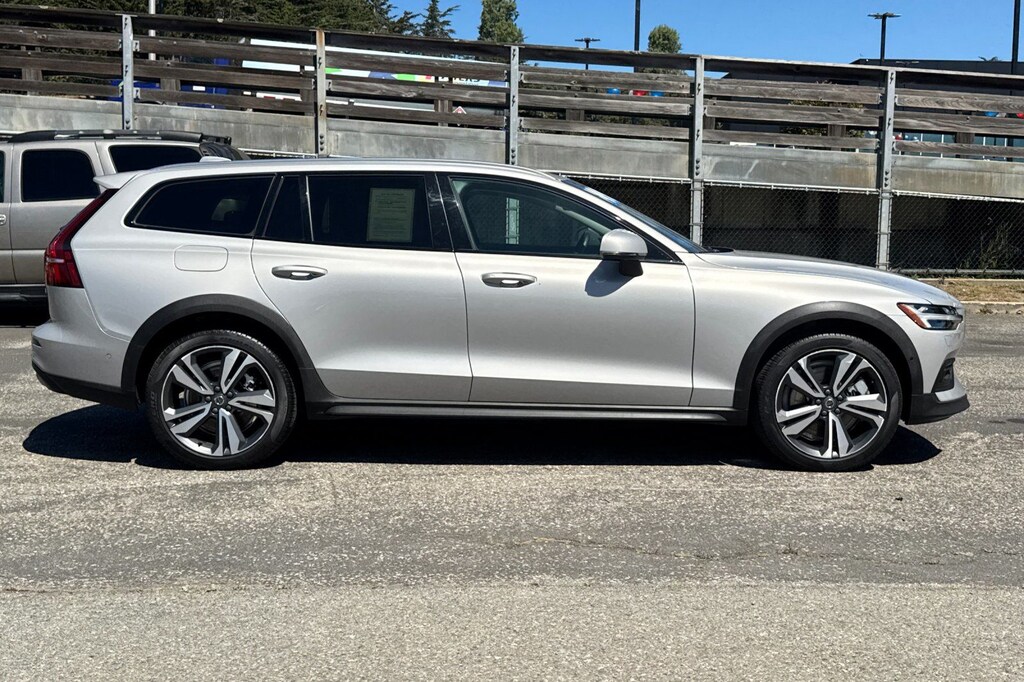Used 2025 Volvo