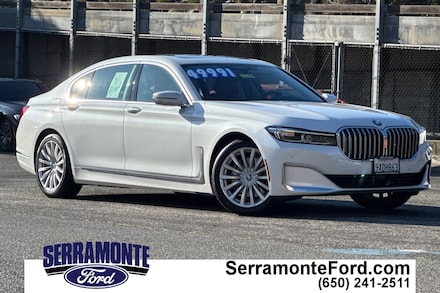 2022 BMW 740i