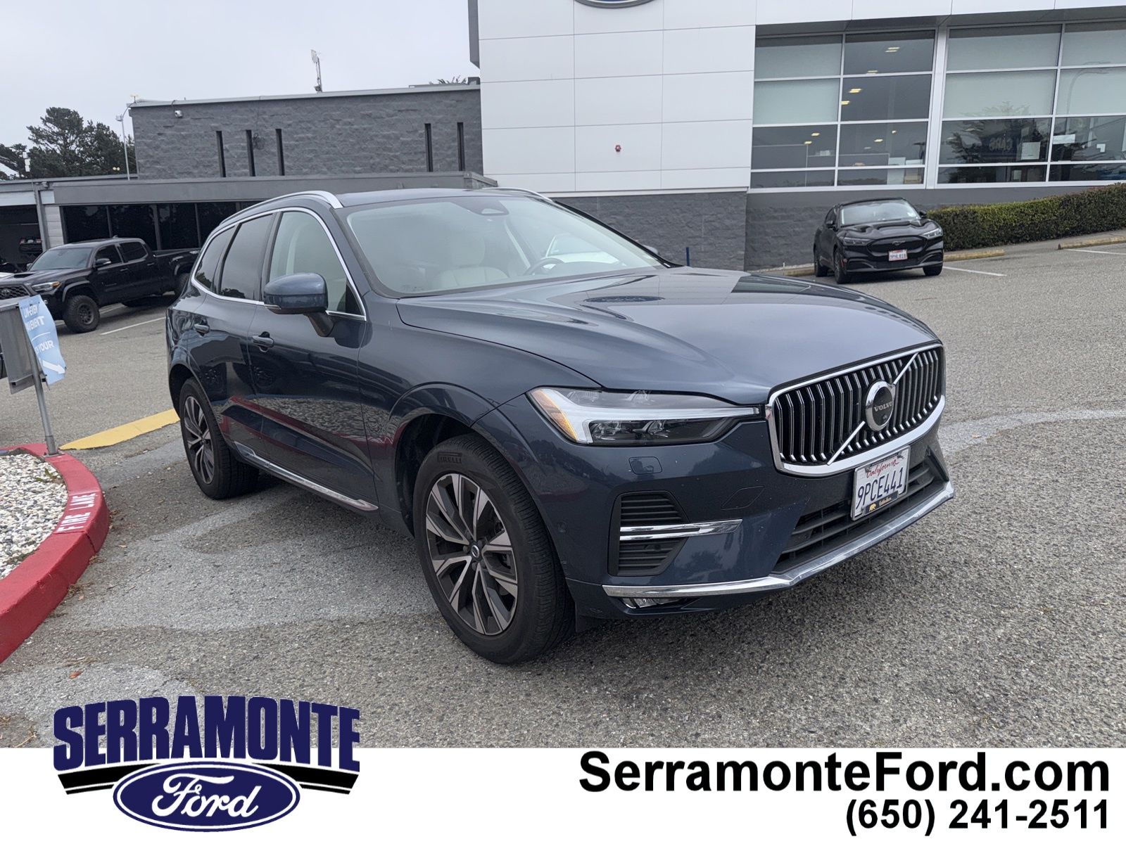 2023 Volvo XC60 B5 Plus Bright Theme AWD's photo