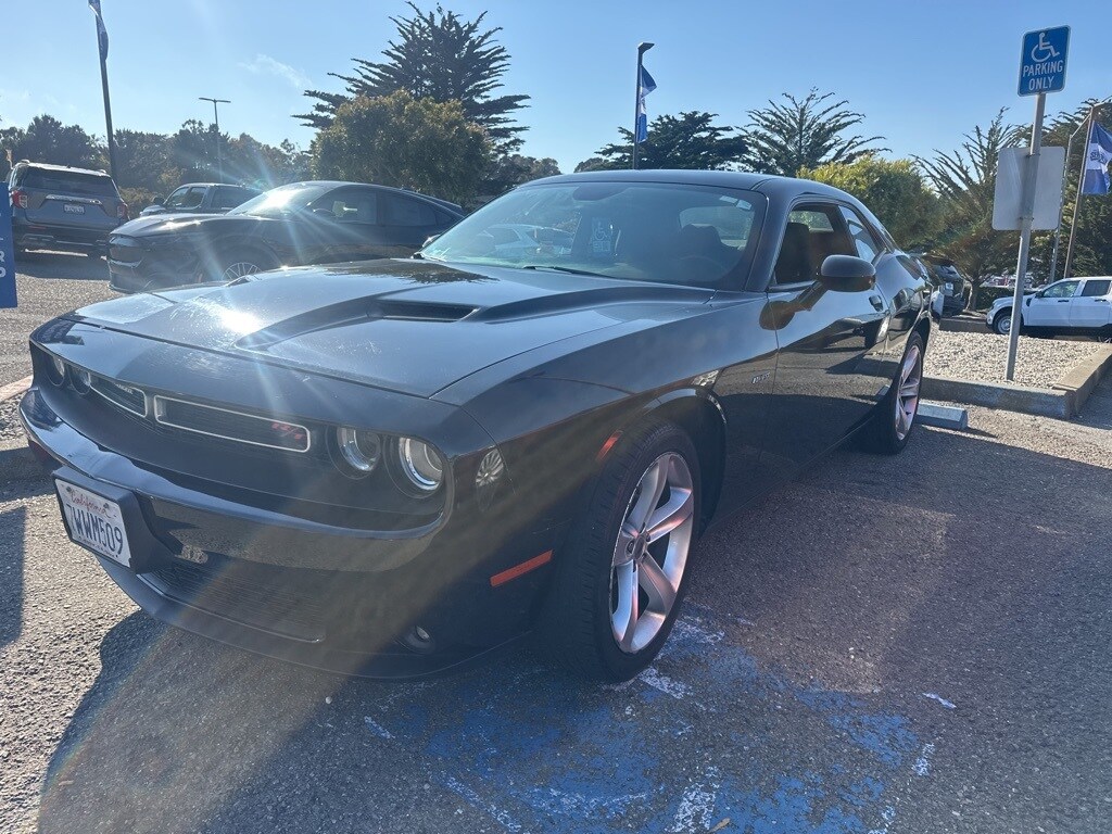 2017 Dodge Challenger R/T photo 3