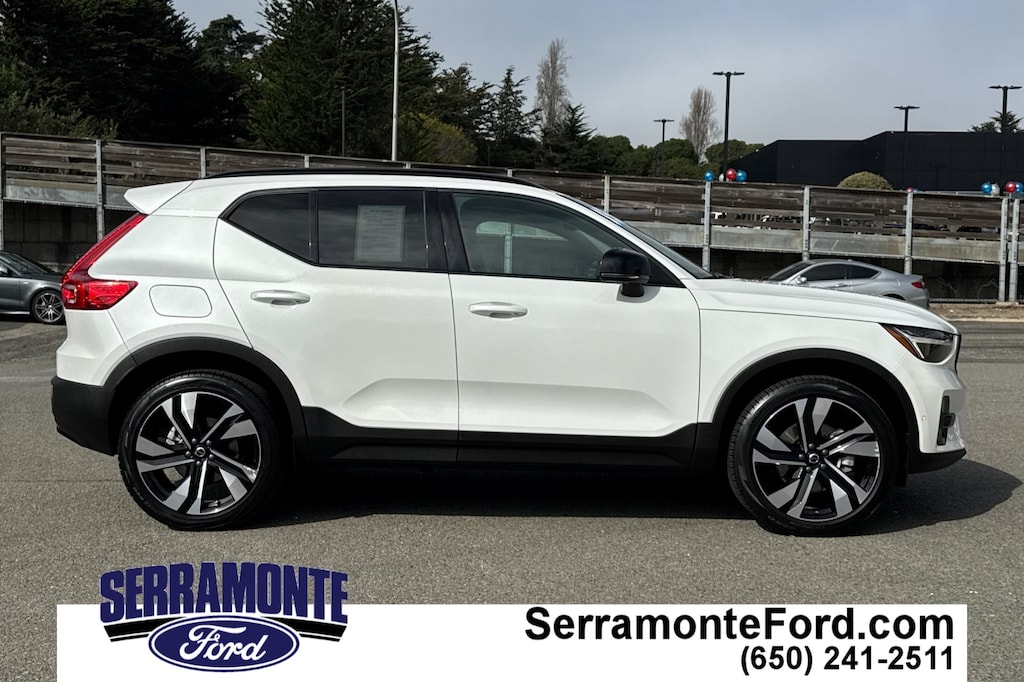 Used 2025 Volvo XC40 B5 Plus Dark Theme SUV