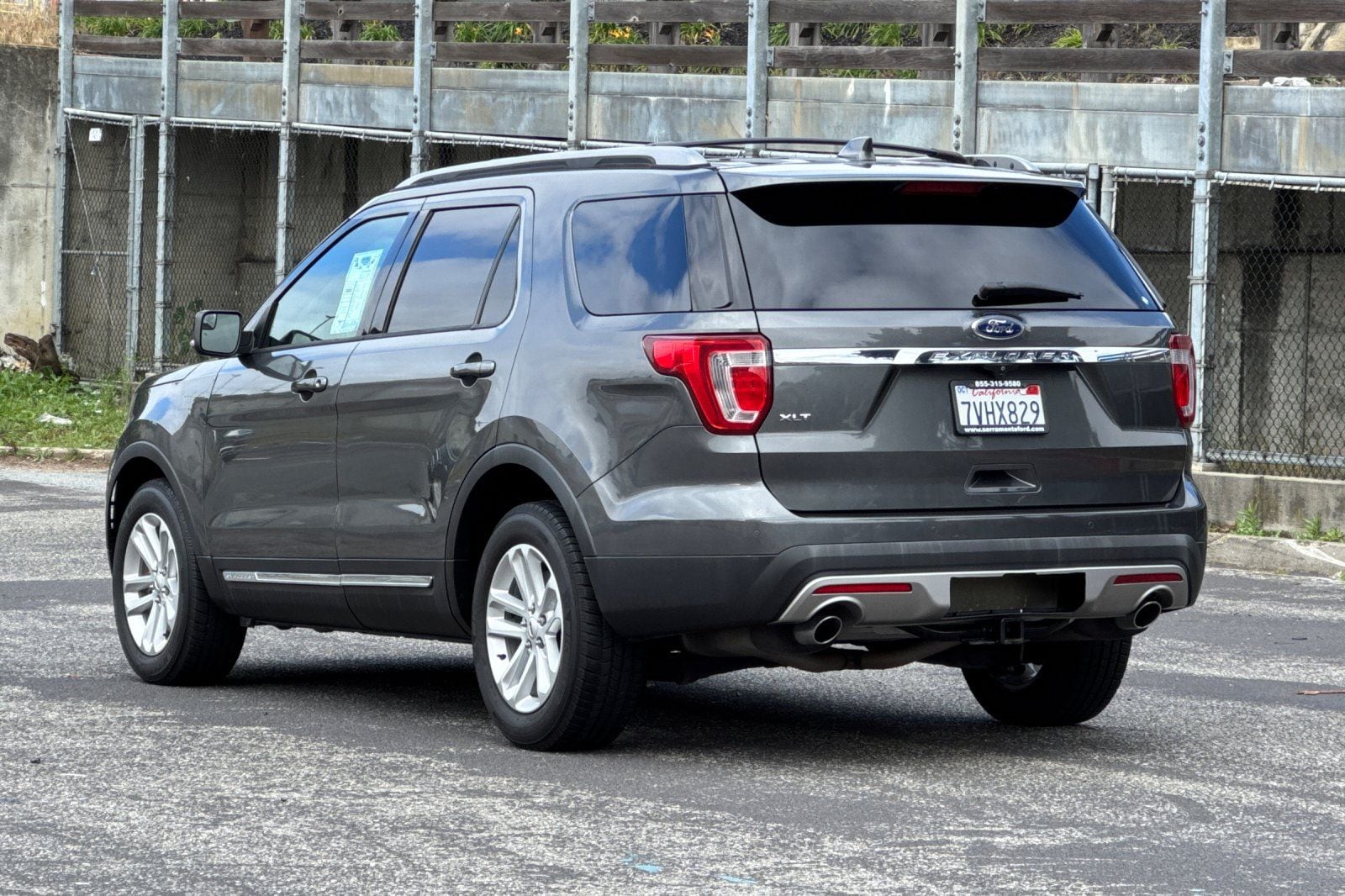 2017 Ford Explorer XLT photo 6