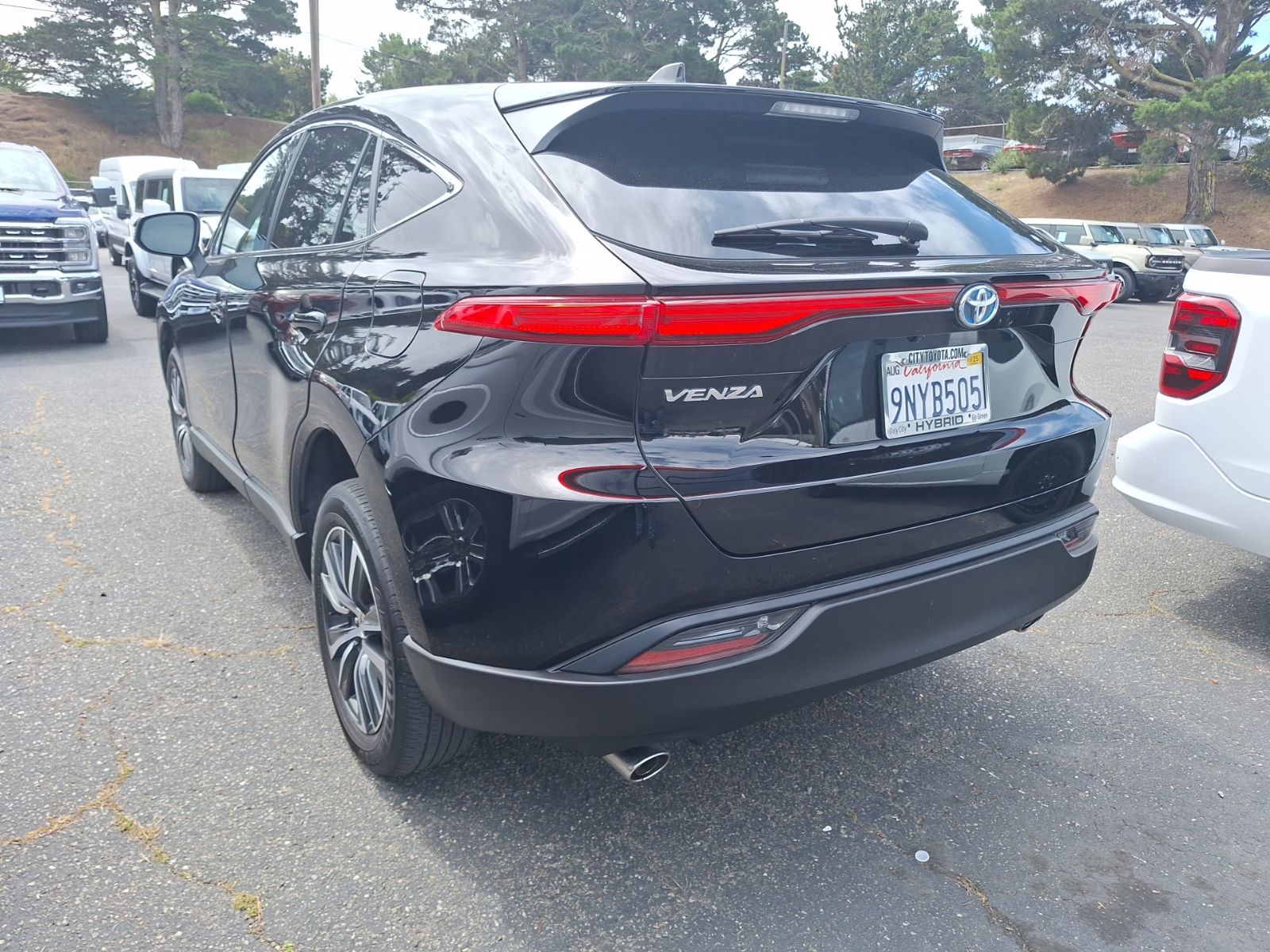 2024 Toyota Venza LE photo 4