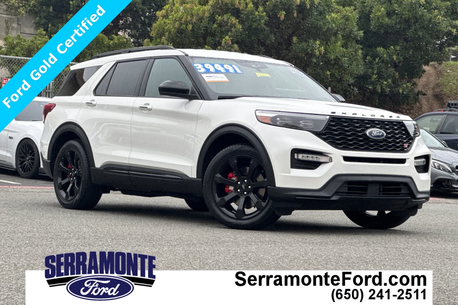 2022 Ford Explorer ST's photo