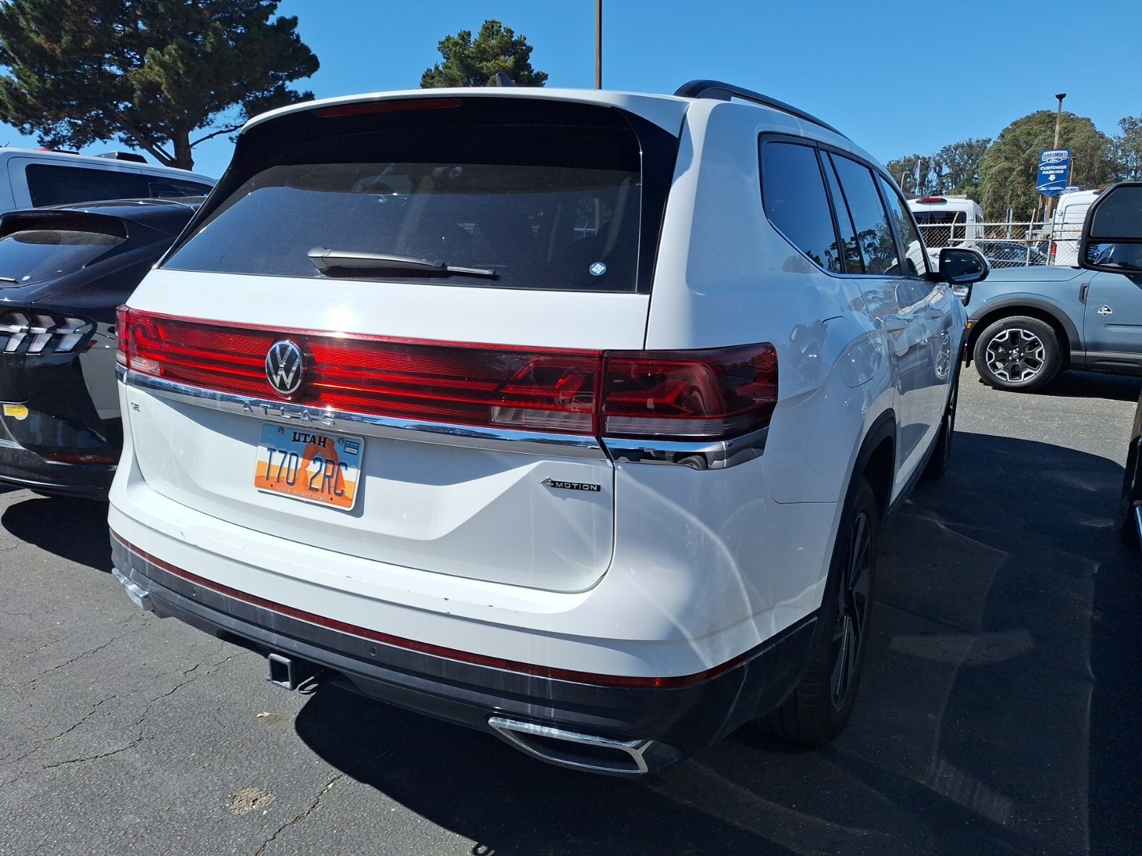 2024 Volkswagen Atlas SE Technology photo 2