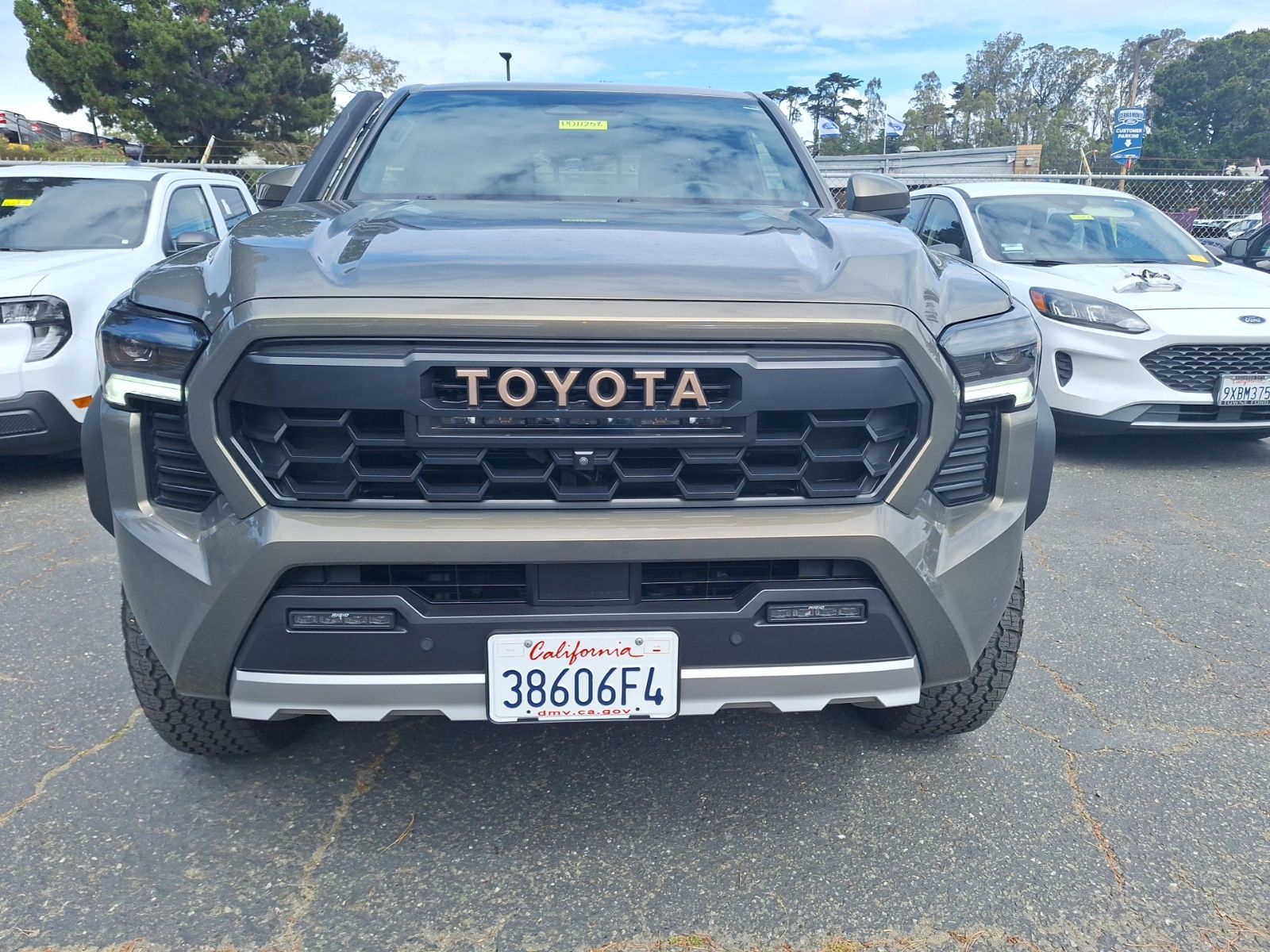 2025 Toyota Tacoma i-FORCE MAX Trailhunter photo 2
