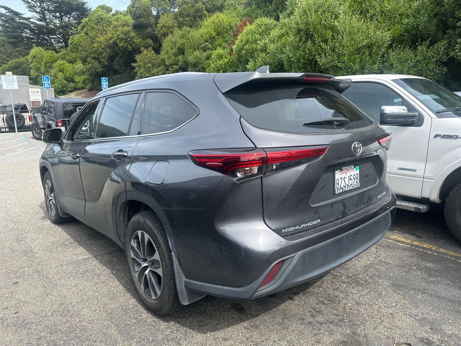 2022 Toyota Highlander XLE photo 4