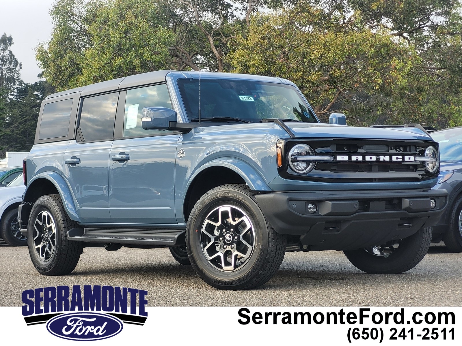 2025 Ford Bronco 4-Door Outer Banks's photo