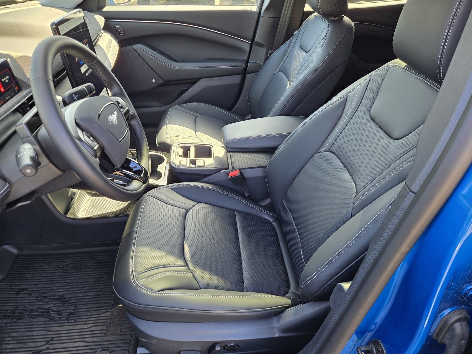 2025 Ford Mustang Mach-E Premium - Photo 8