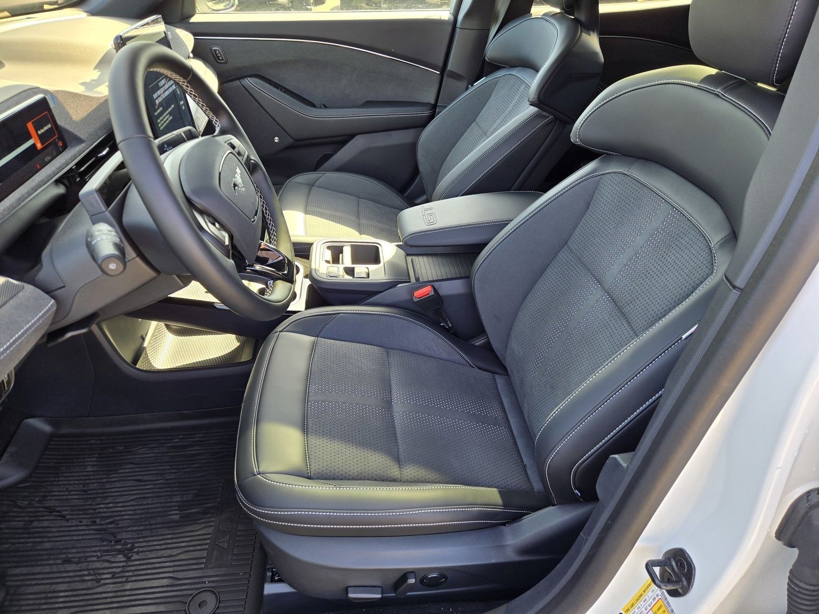 2025 Ford Mustang Mach-E GT - Photo 8