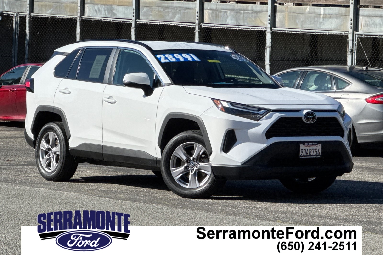 2022 Toyota RAV4 XLE's photo
