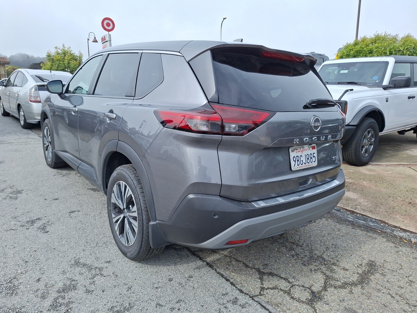 2022 Nissan Rogue SV photo 2