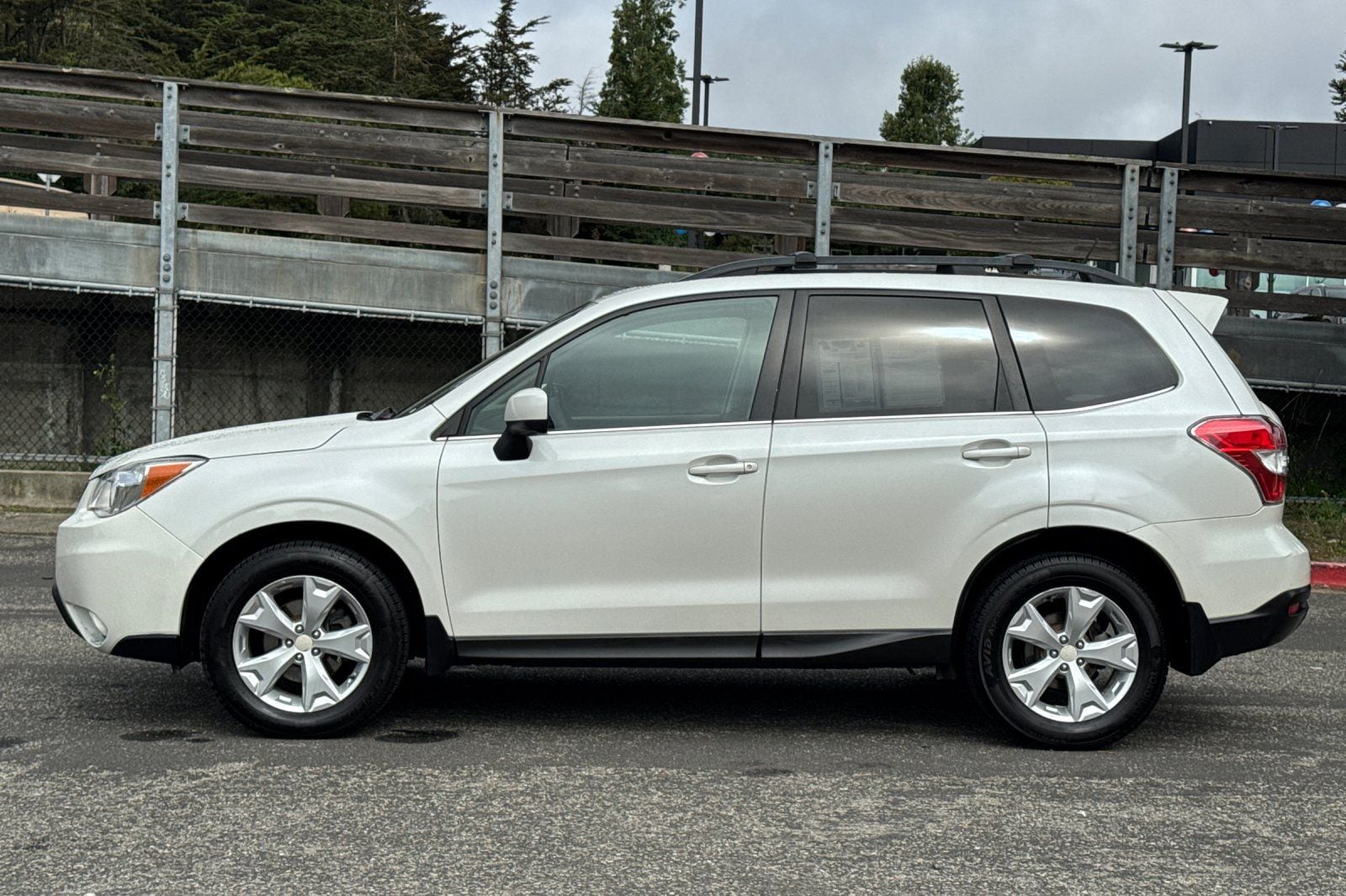 2014 Subaru Forester 2.5i Limited photo 3