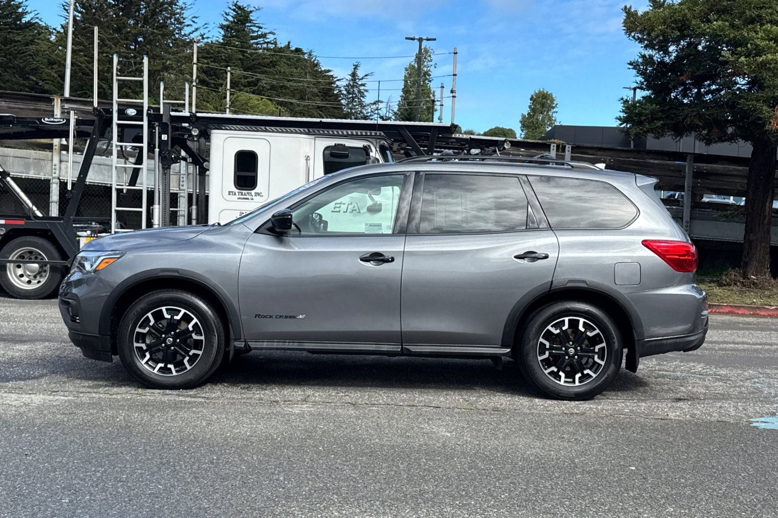 2020 Nissan Pathfinder SV /7 Passenger Seats photo 3