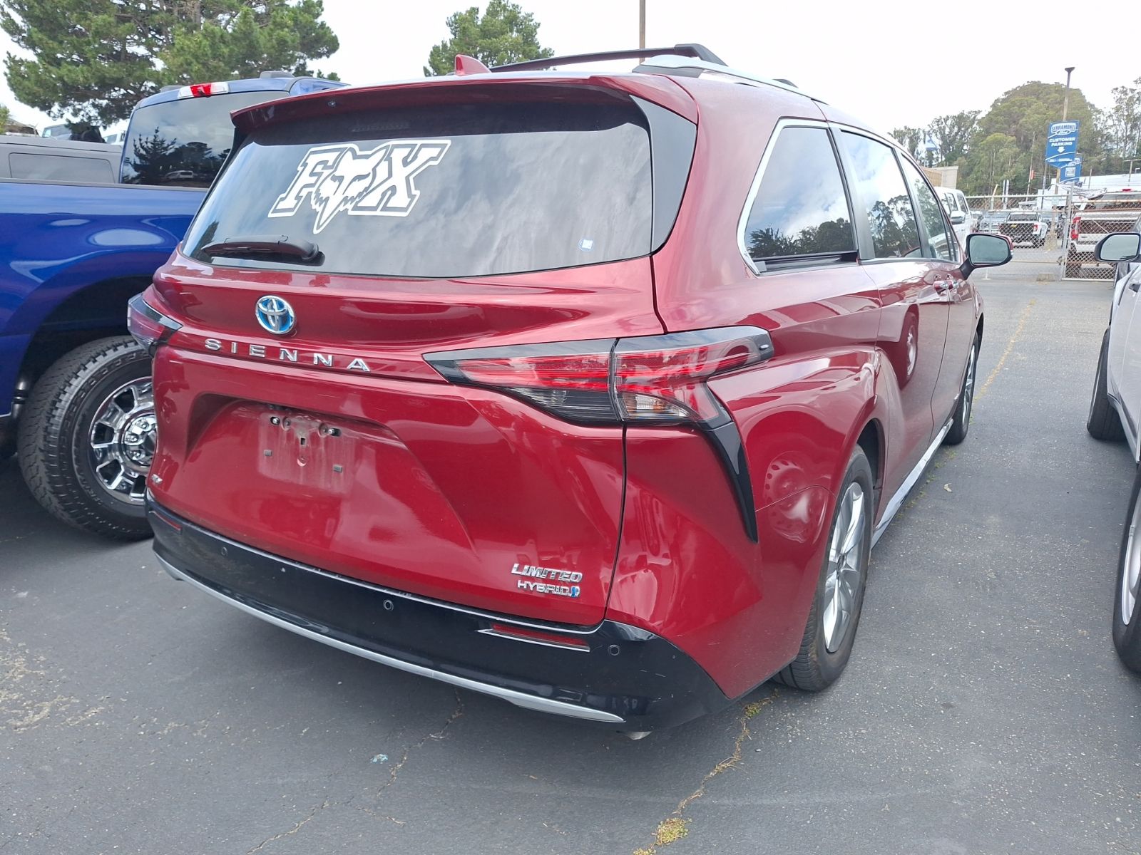2021 Toyota Sienna Limited 7 Passenger photo 6
