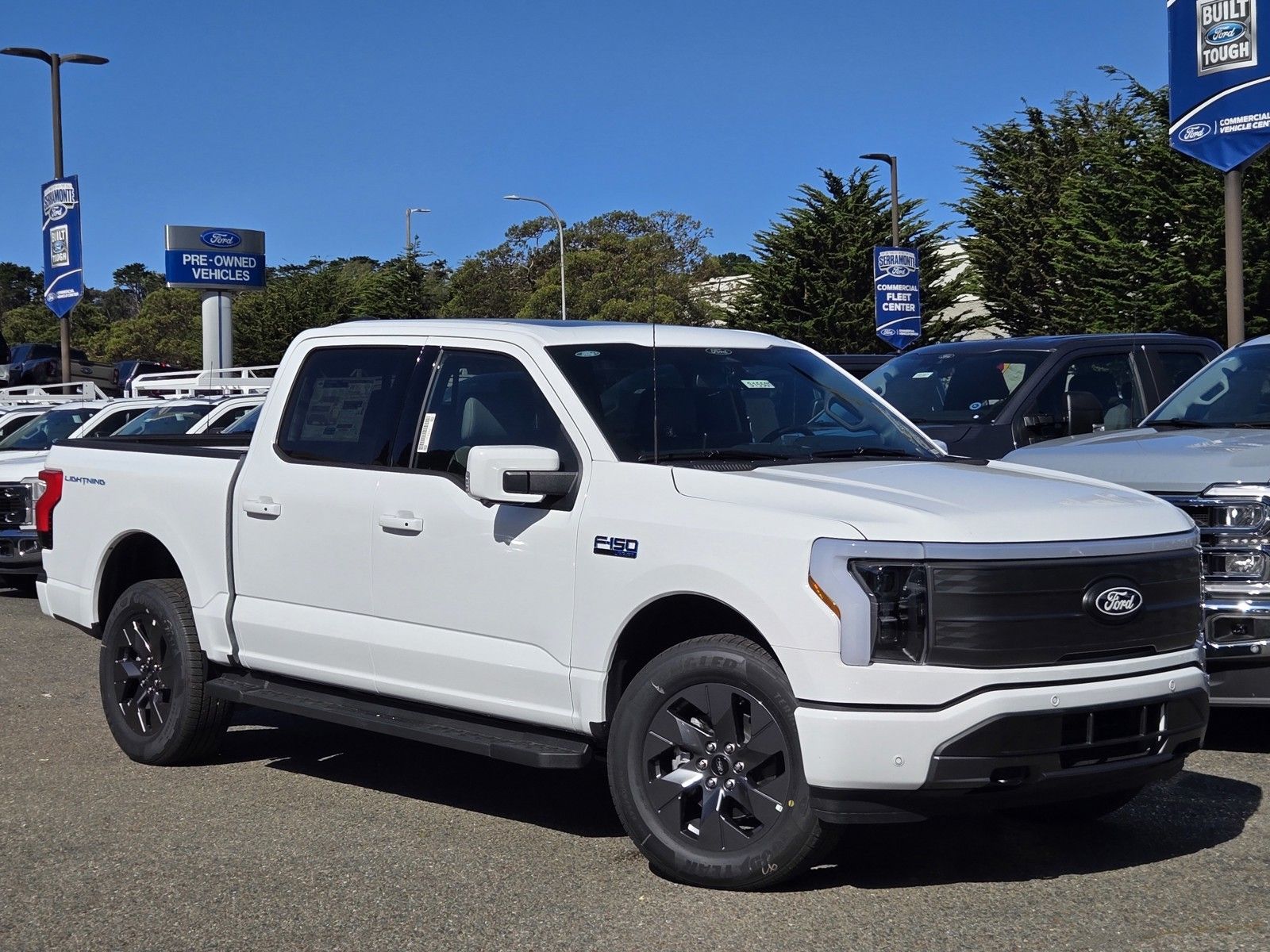 2025 Ford F-150 Lightning Lariat photo 2