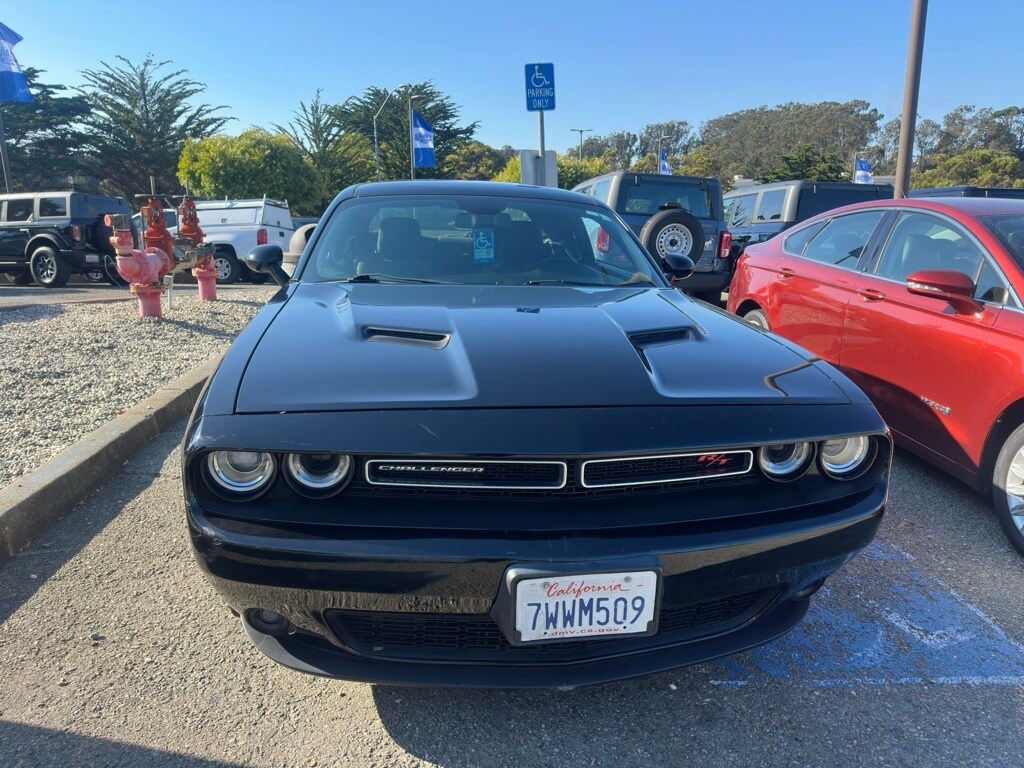 2017 Dodge Challenger R/T photo 2