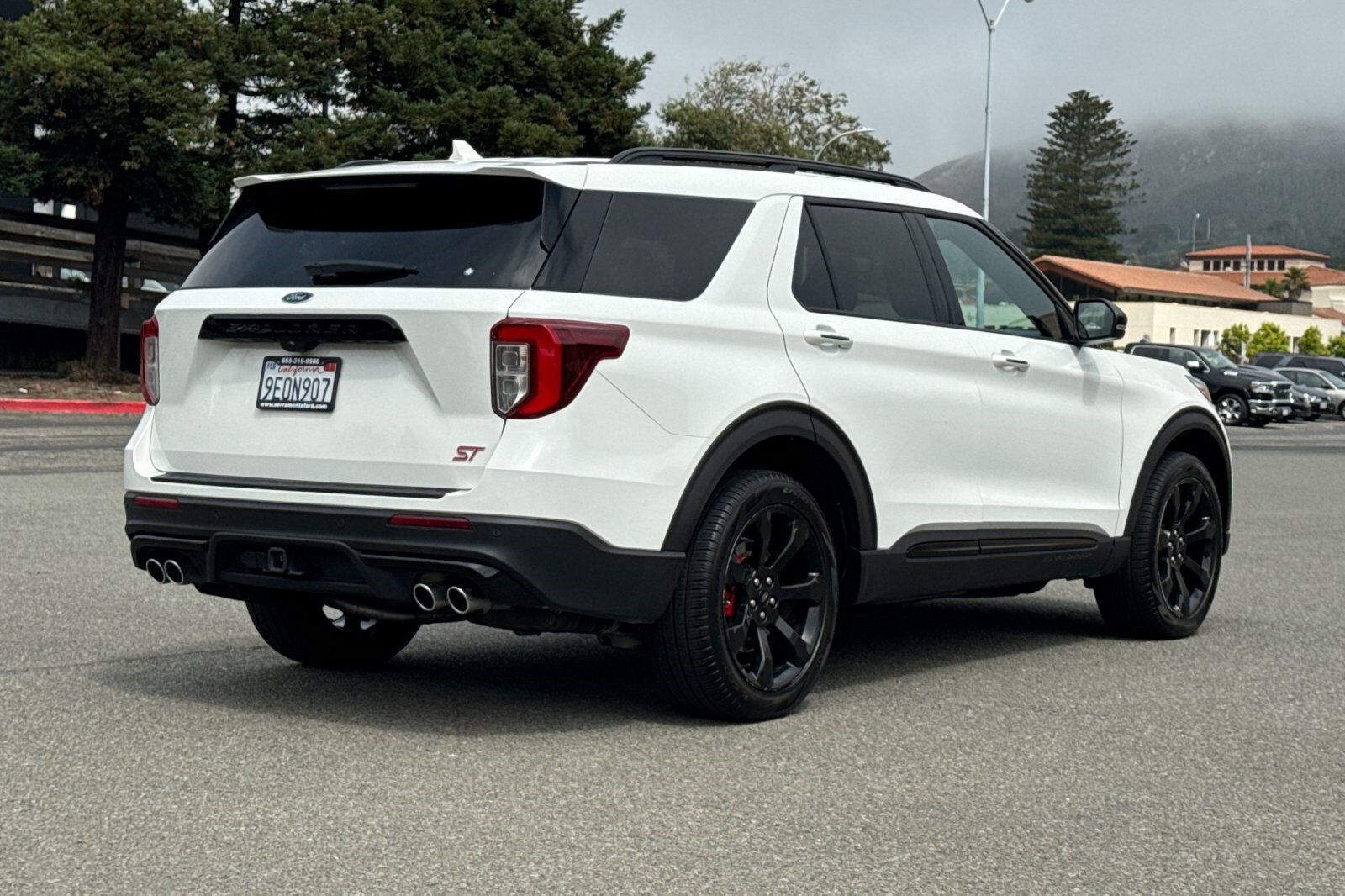 2023 Ford Explorer ST photo 2