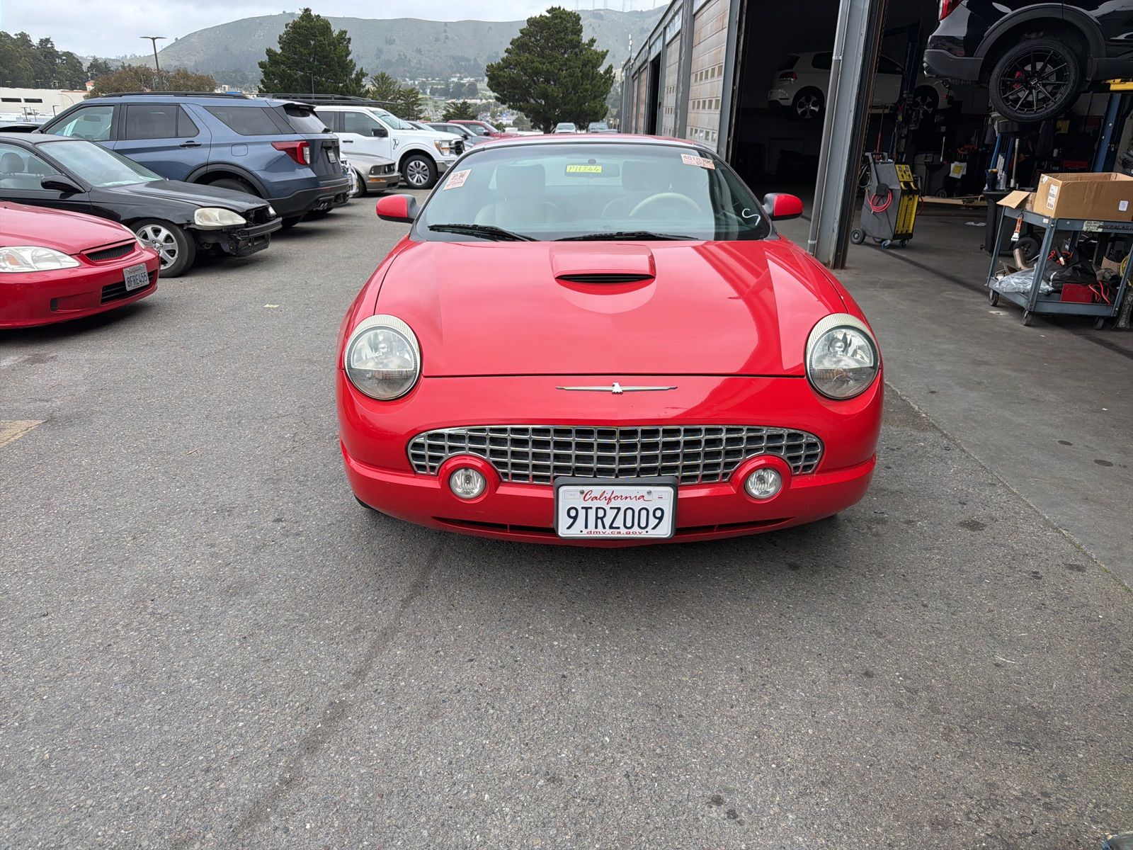 2005 Ford Thunderbird Base photo 2