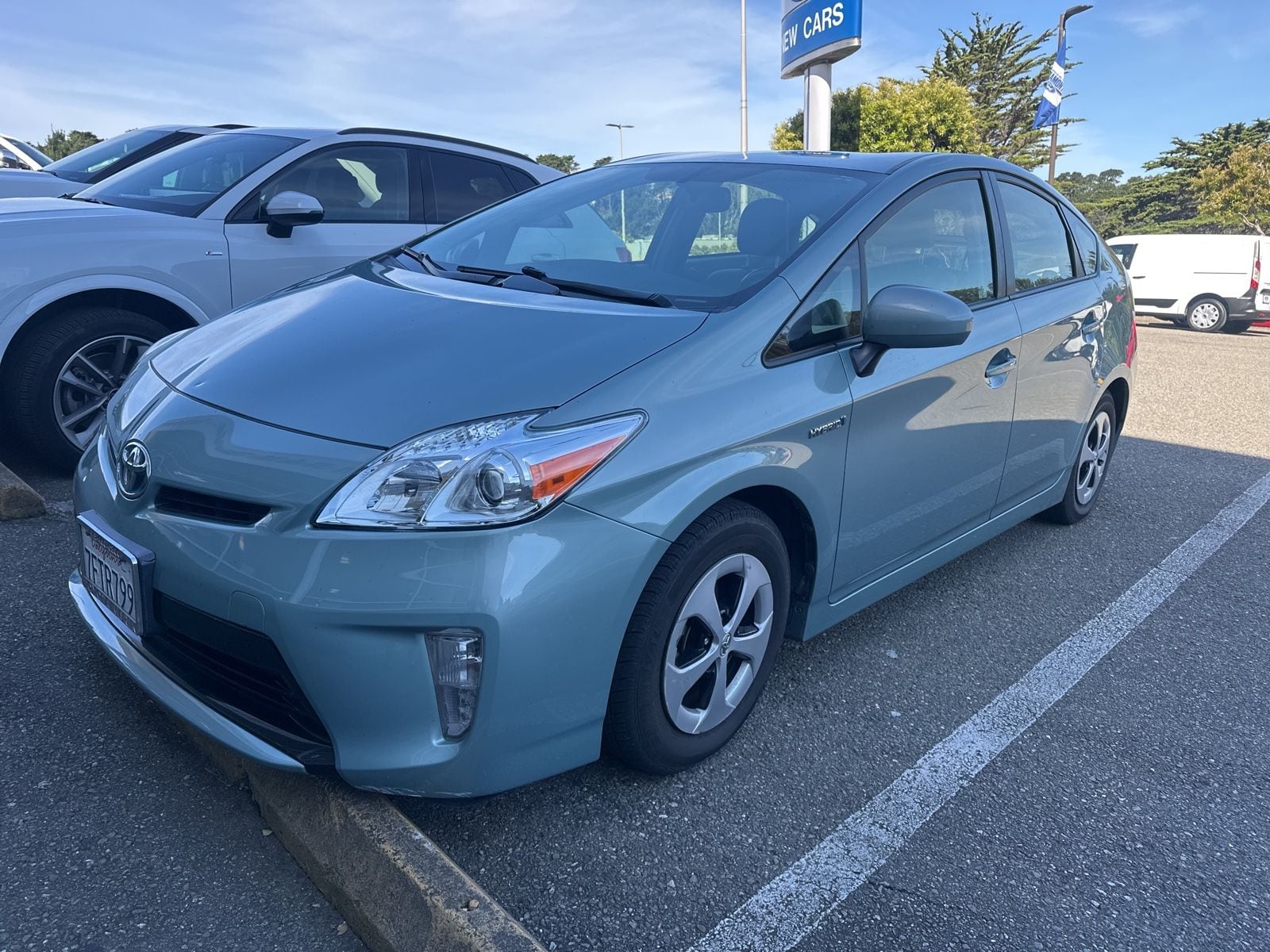 2014 Toyota Prius Four photo 3