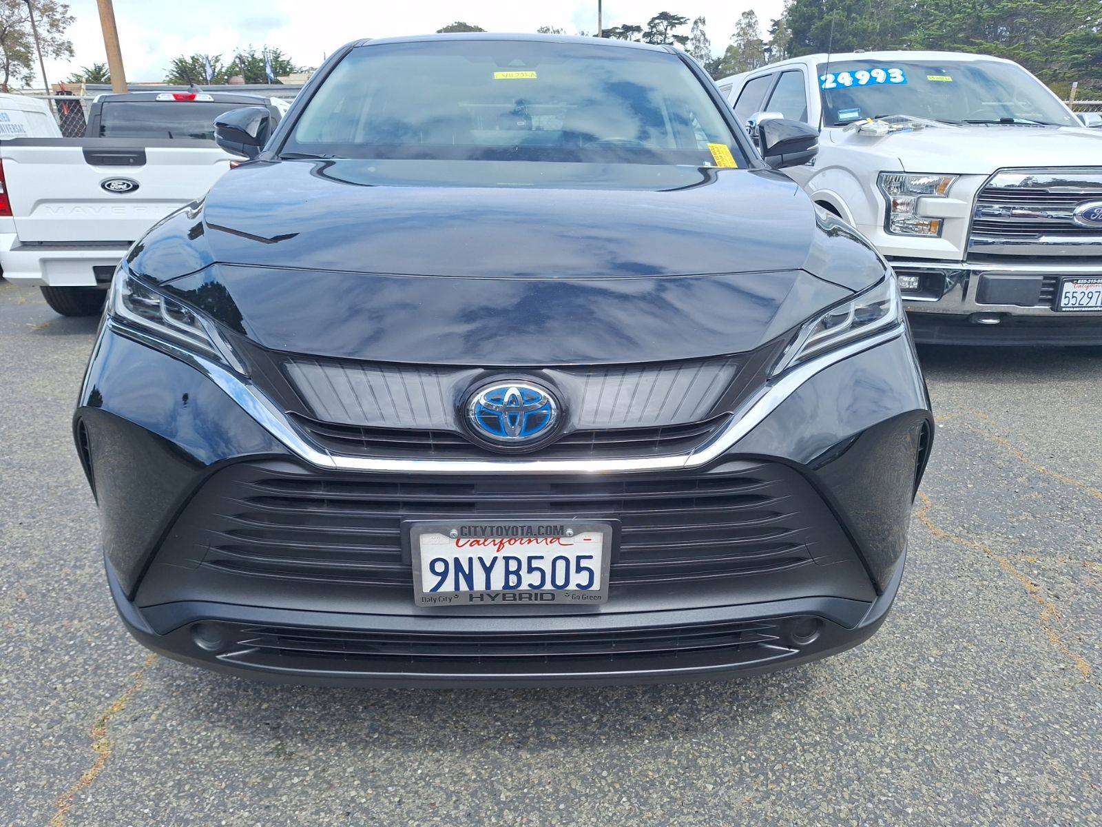 2024 Toyota Venza LE photo 2