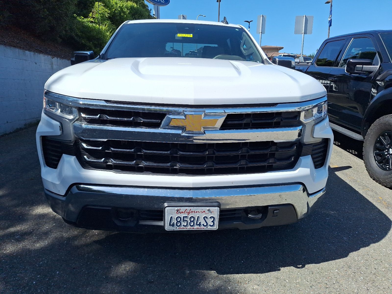 2023 Chevrolet Silverado 1500 LT photo 2