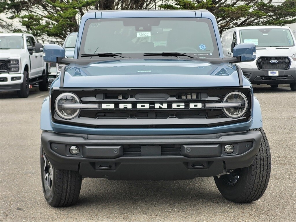 2025 Ford Bronco Outer Banks photo 3