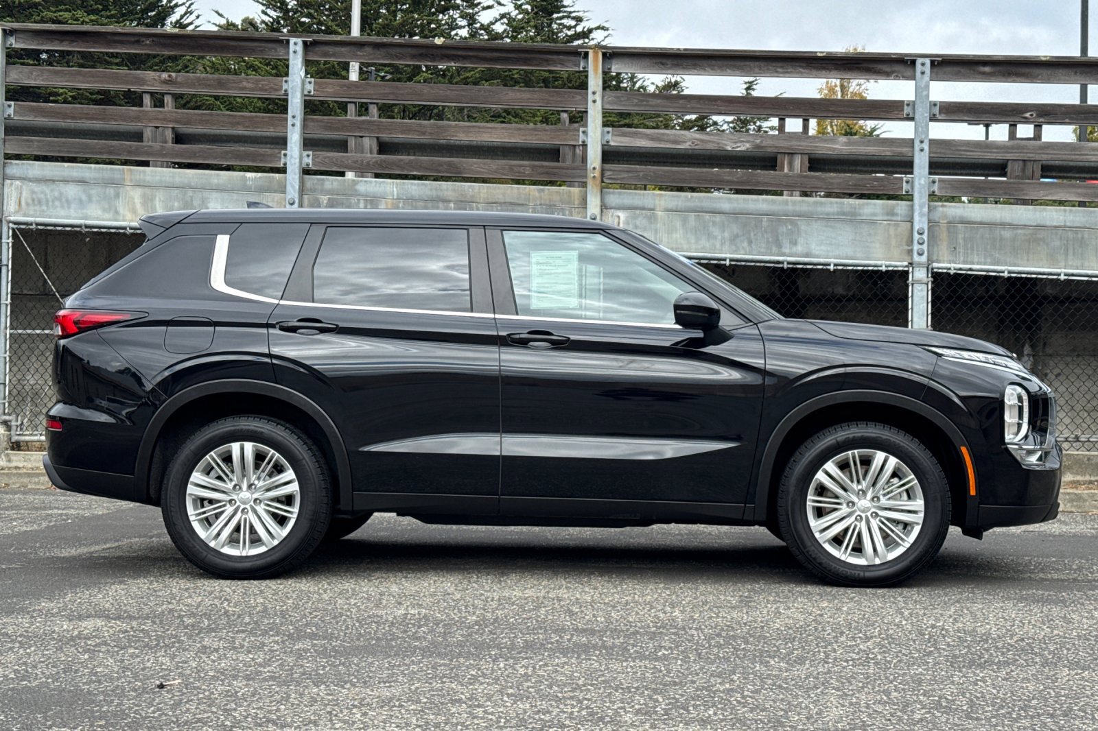 Used 2024 Mitsubishi Outlander ES SUV