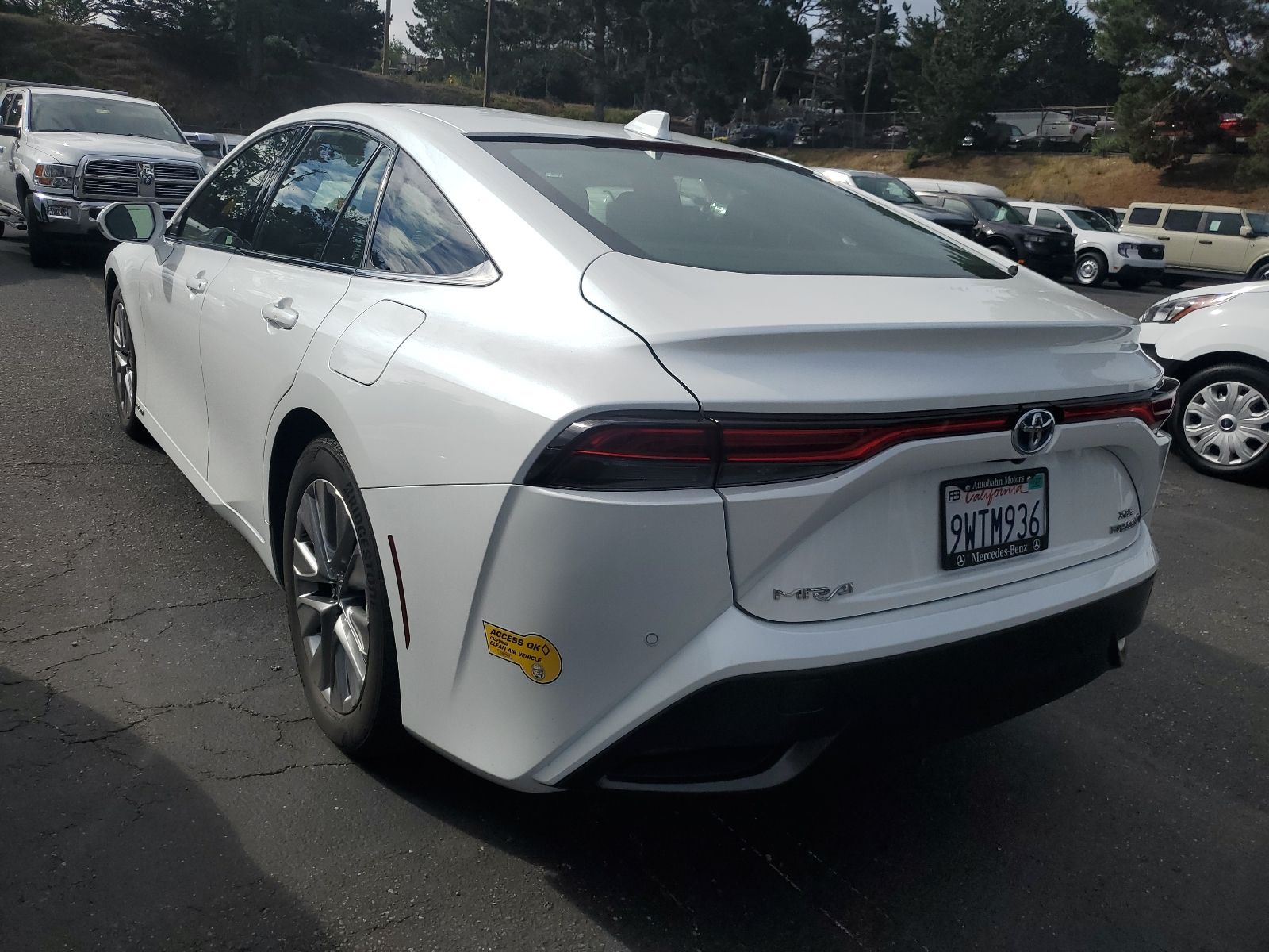 2022 Toyota Mirai XLE photo 4