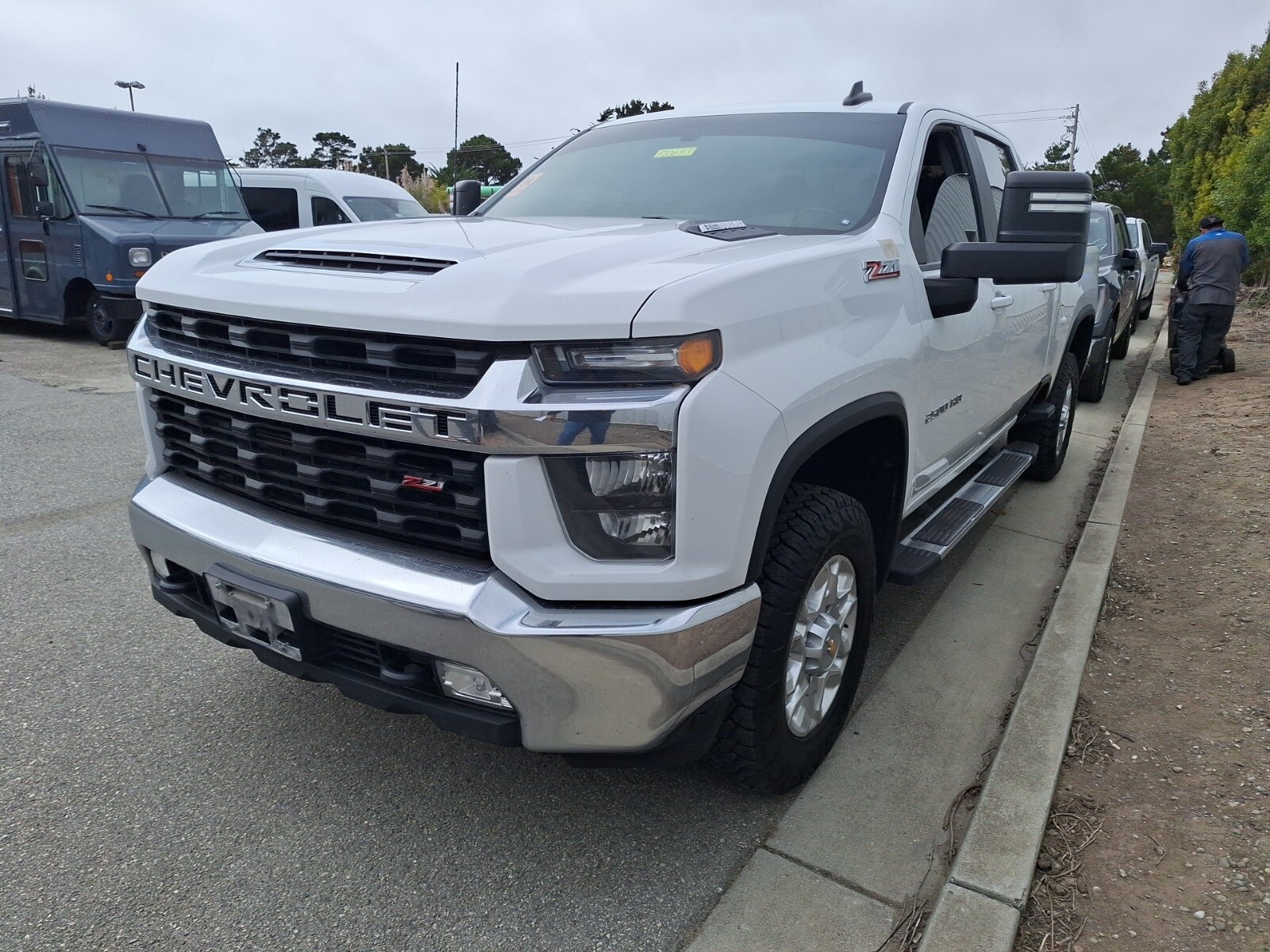 2023 Chevrolet Silverado 2500HD LT photo 2