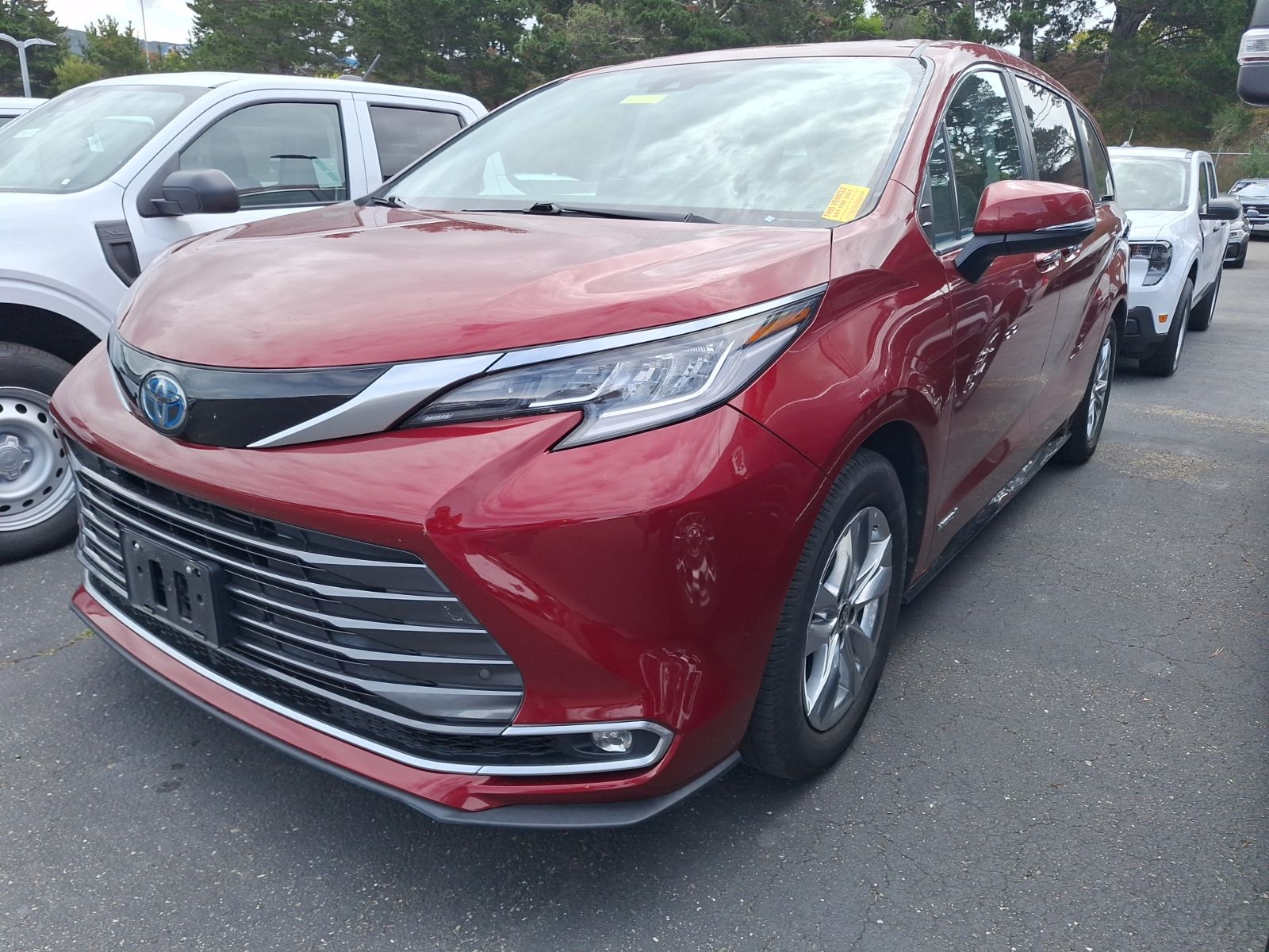 2021 Toyota Sienna Limited 7 Passenger photo 3