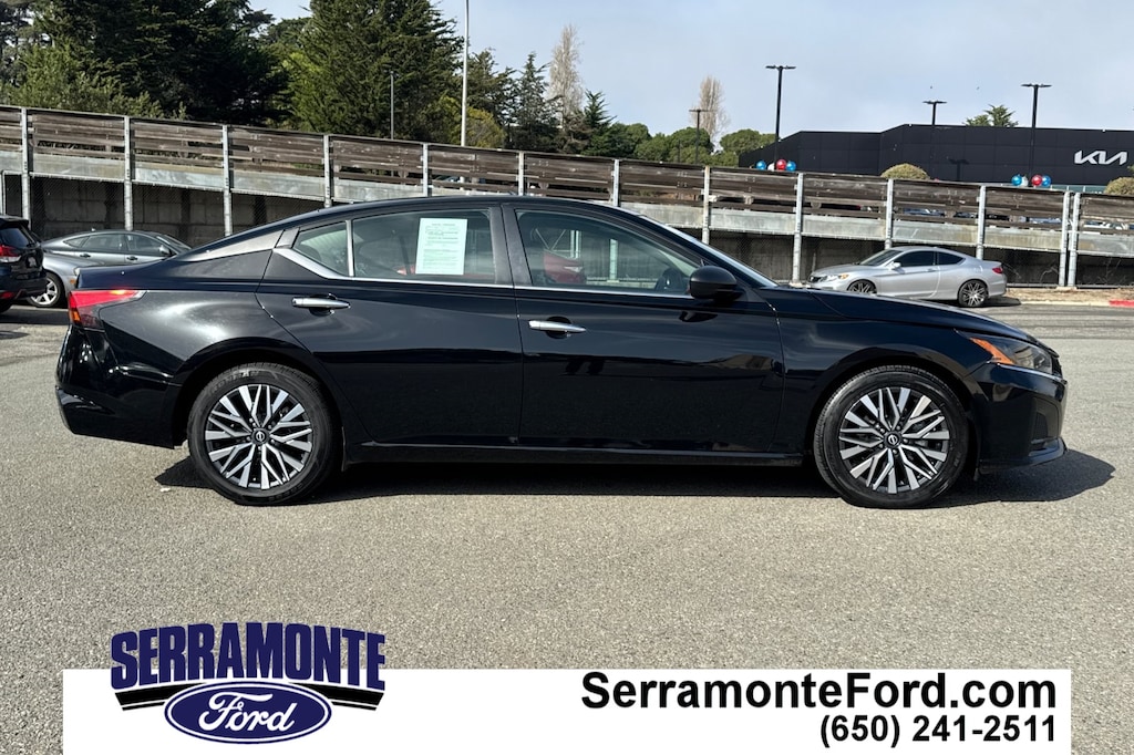 Used 2024 Nissan Altima 2.5 SV Sedan