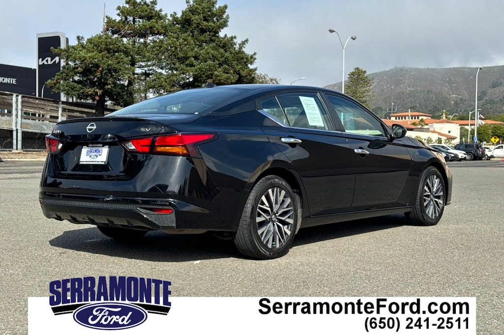 Used 2024 Nissan Altima 2.5 SV Sedan