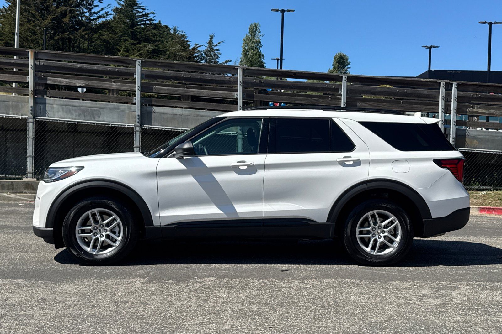 2026 Ford Explorer Active photo 3