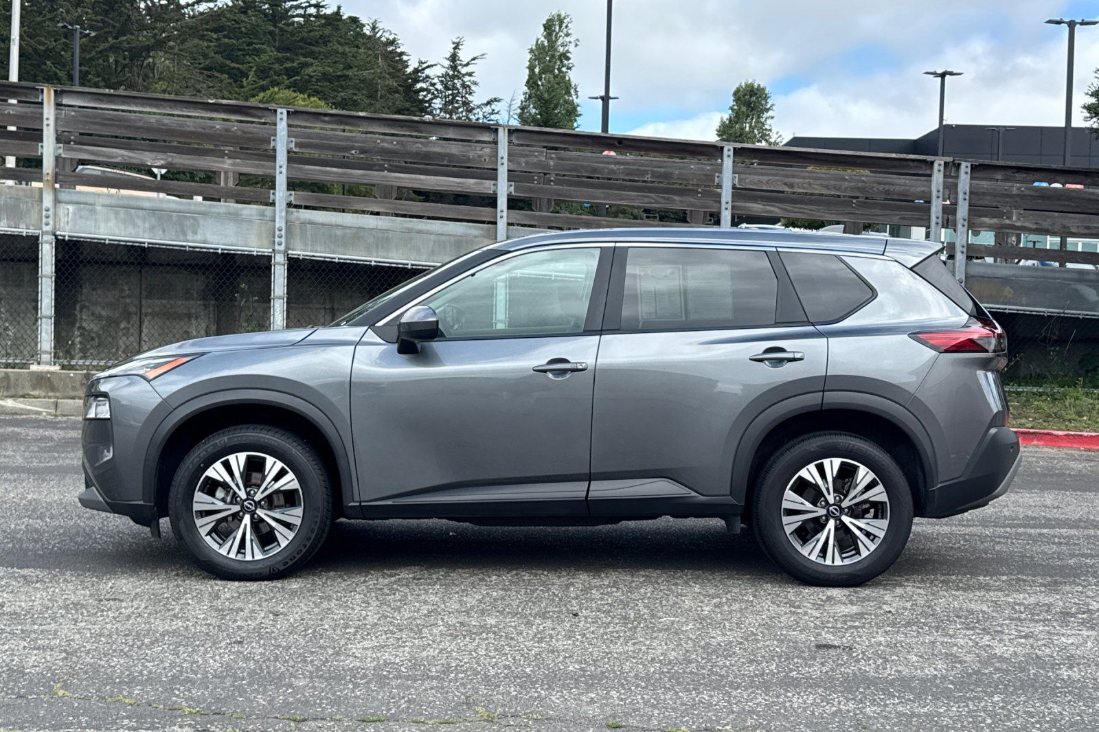 2023 Nissan Rogue SV photo 3