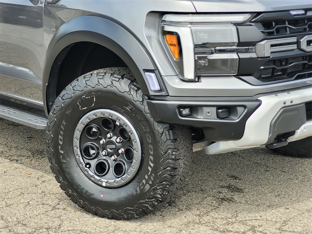 2025 Ford F-150 Raptor photo 3