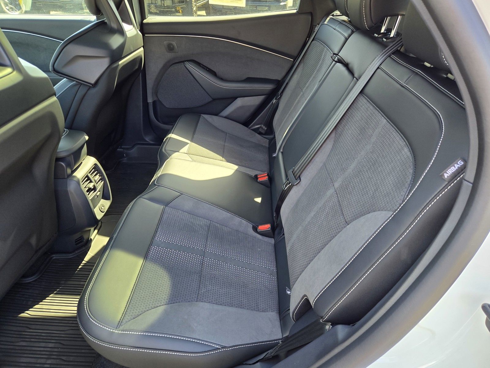 2025 Ford Mustang Mach-E GT - Photo 6