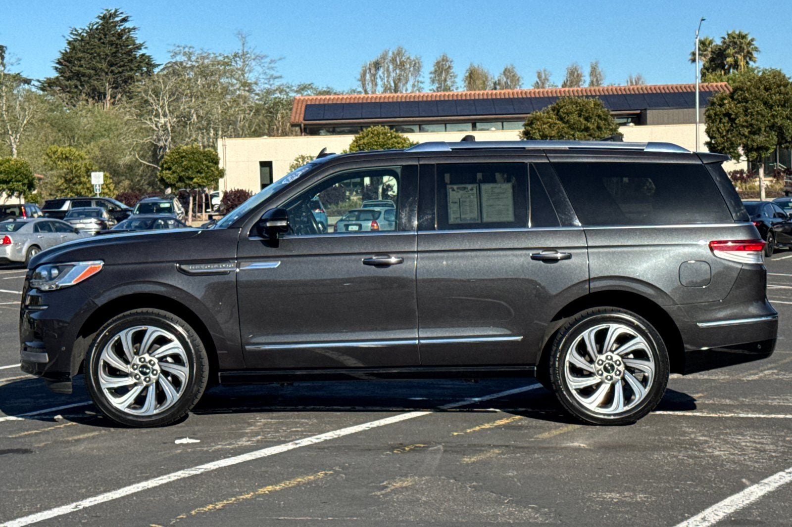 2023 Lincoln Navigator Reserve V-6 cyl photo 6