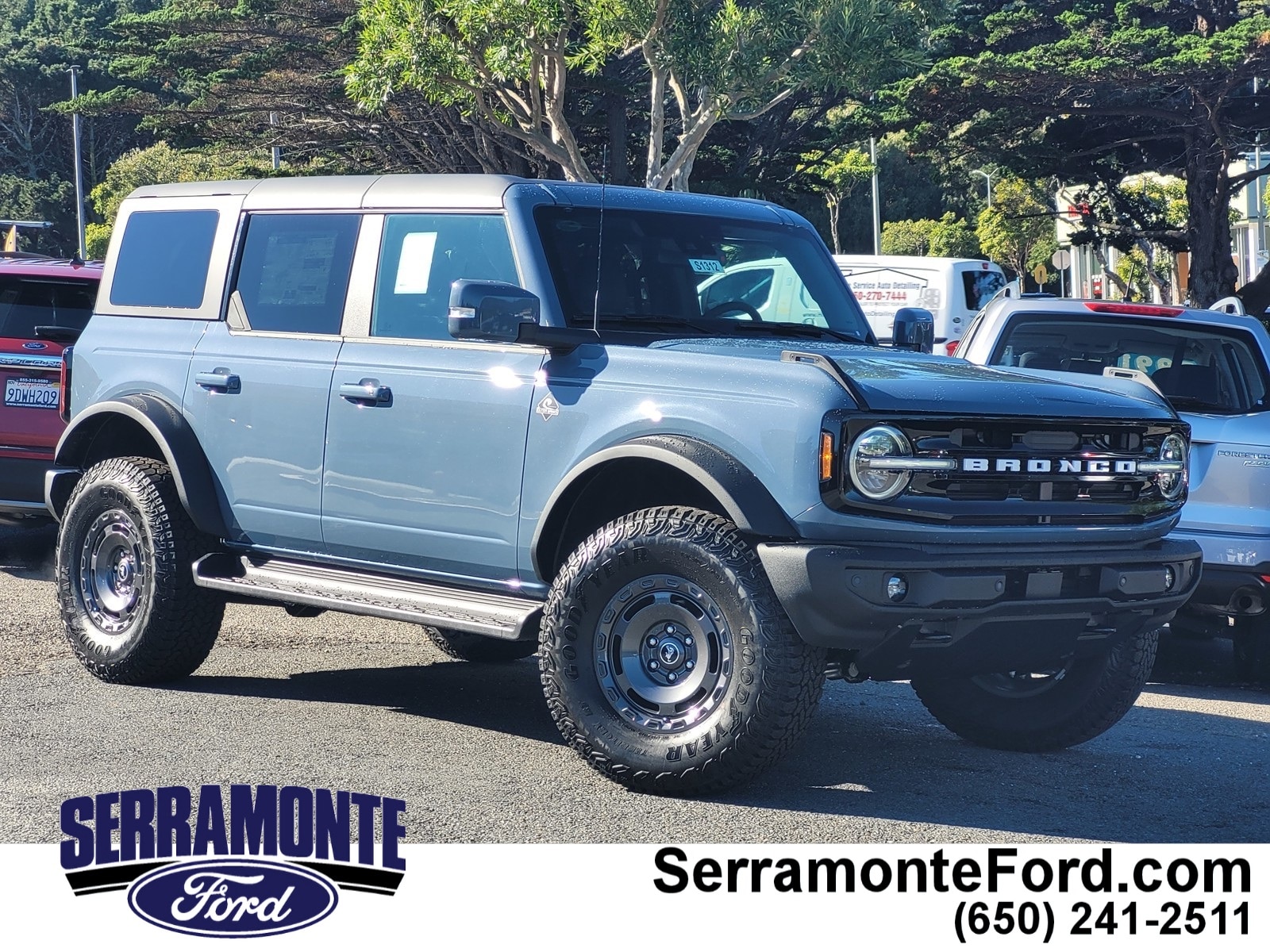 2025 Ford Bronco 4-Door Outer Banks's photo