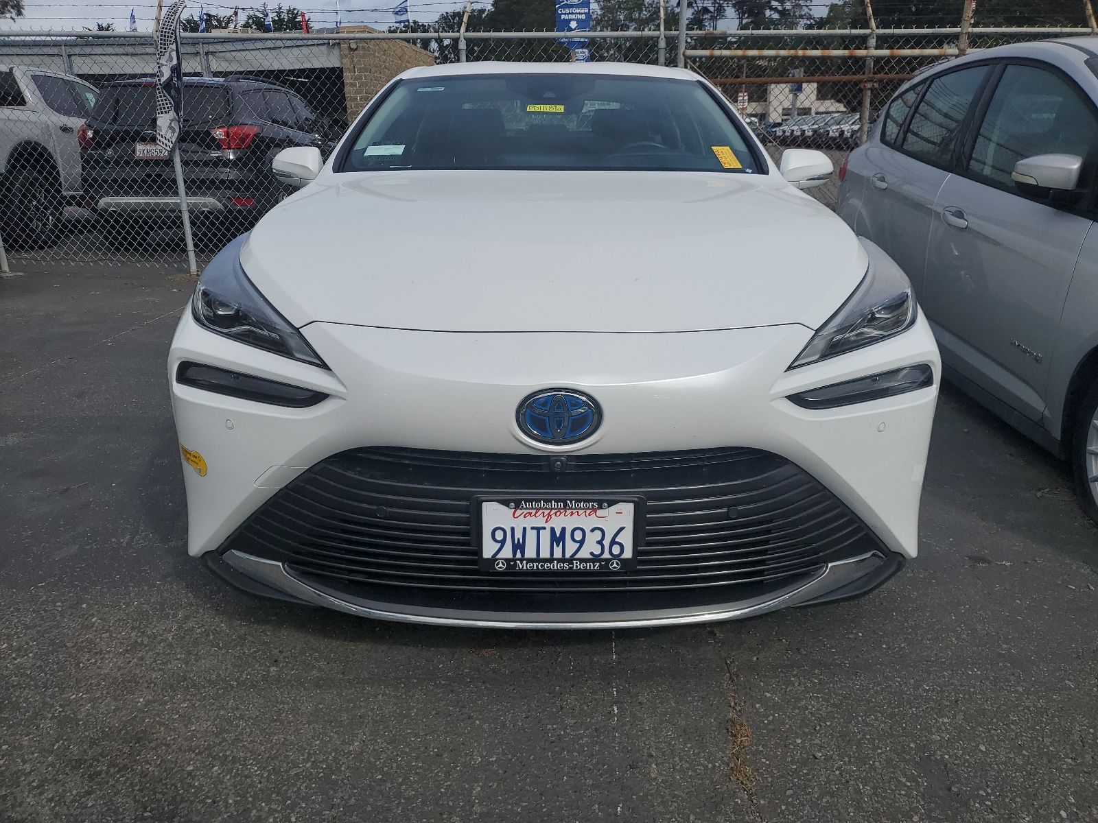 2022 Toyota Mirai XLE photo 2