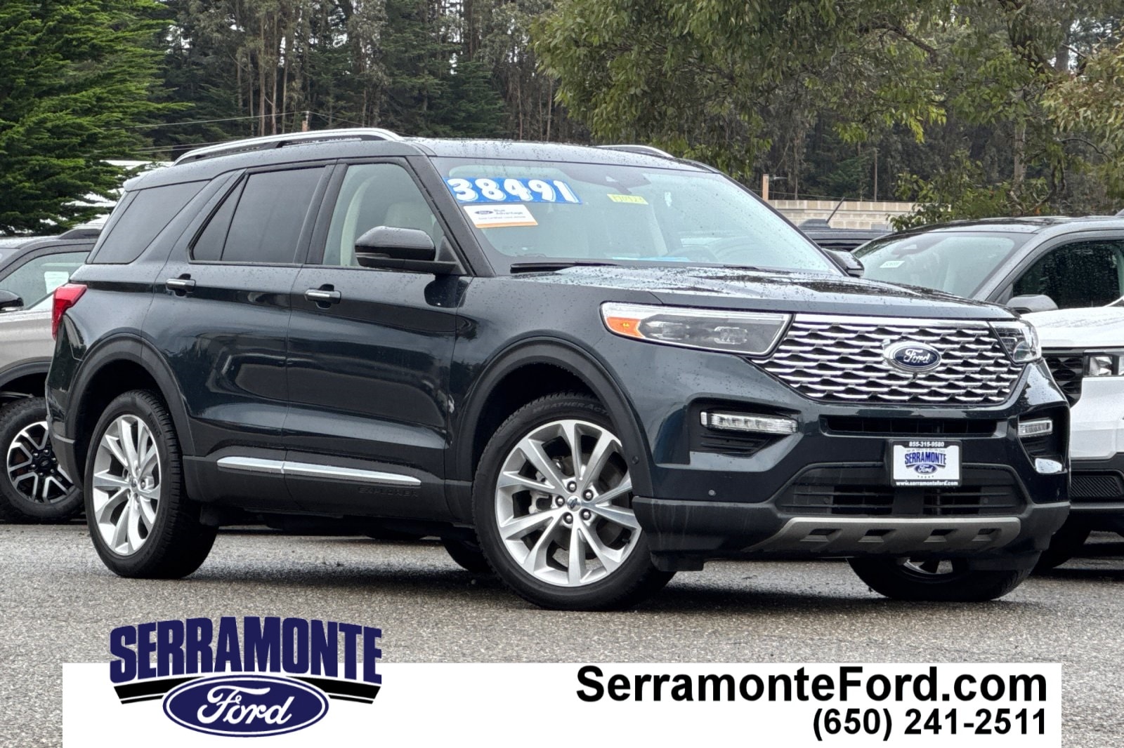 2022 Ford Explorer Platinum's photo
