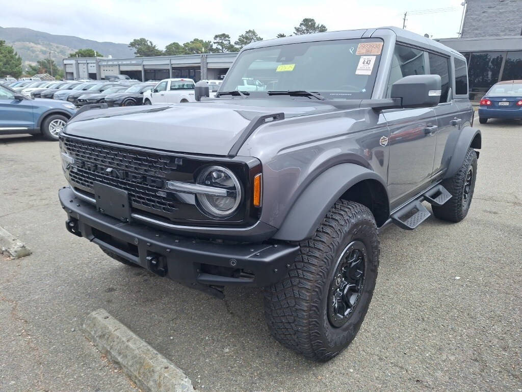 2024 Ford Bronco Wildtrak photo 2