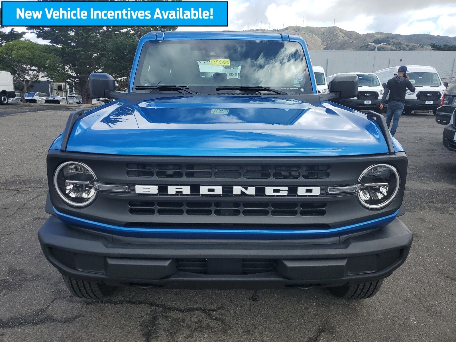 2025 Ford Bronco Base photo 2