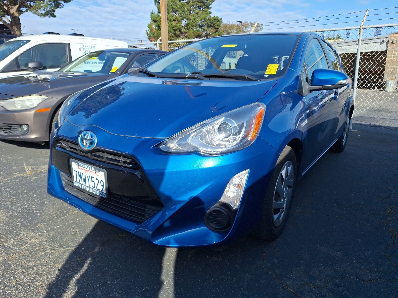 2015 Toyota Prius c Two photo 3