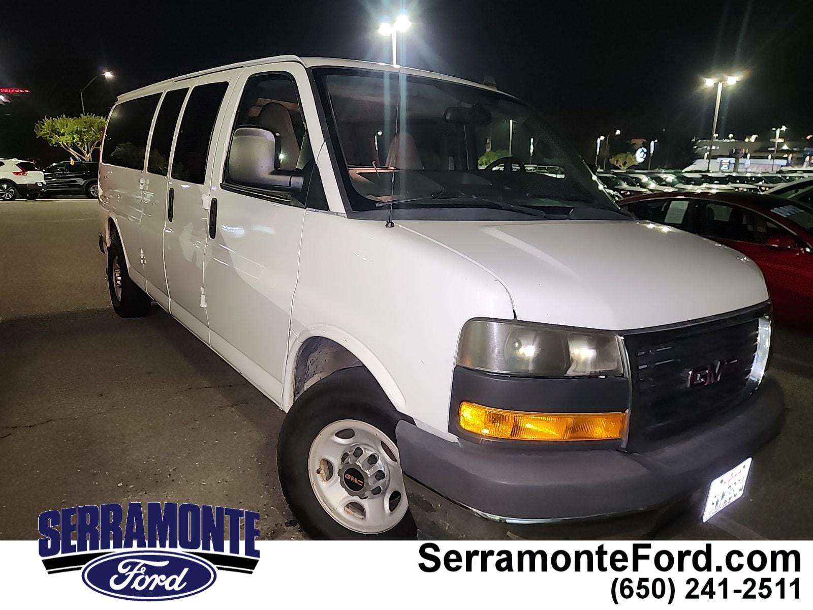 2018 GMC Savana Passenger LT's photo